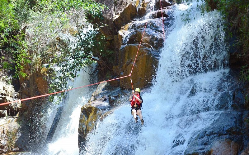 datanla waterfall canyoning in da lat