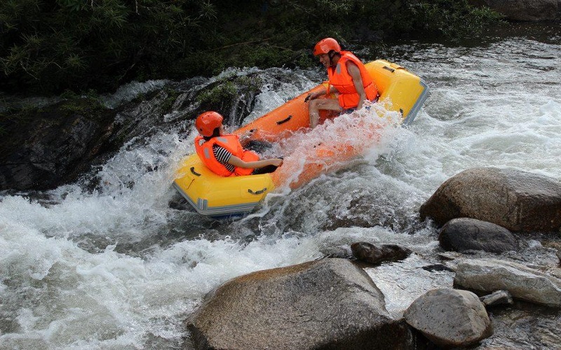 datanla-waterfall-kayaking
