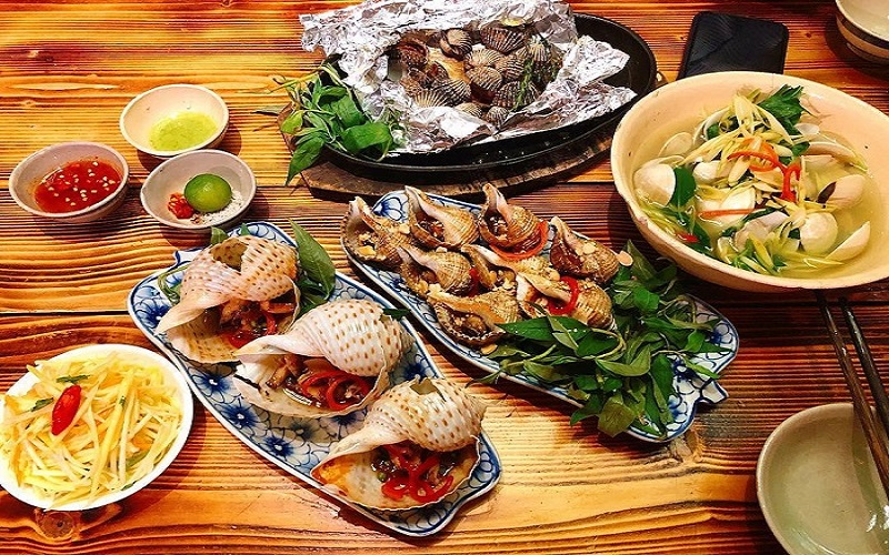 HAlong Night Market Food