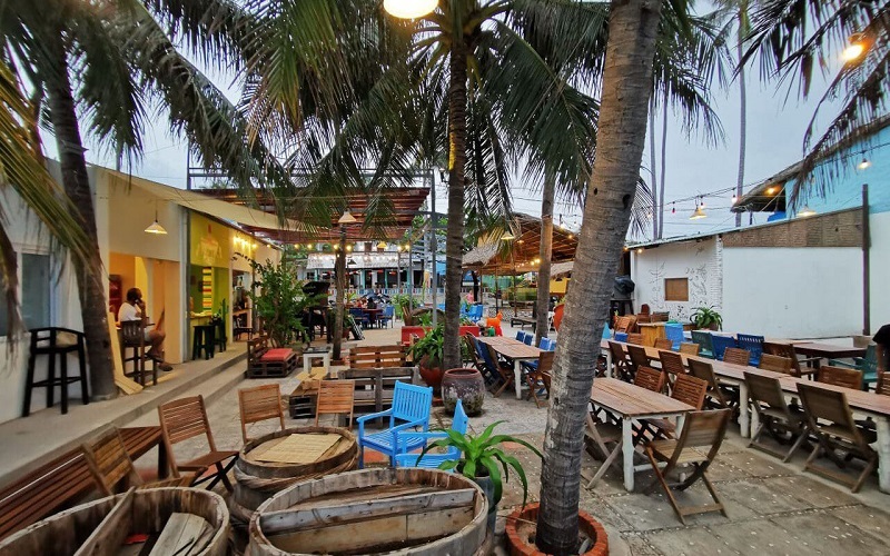 pit-stop-food-court-mui-ne