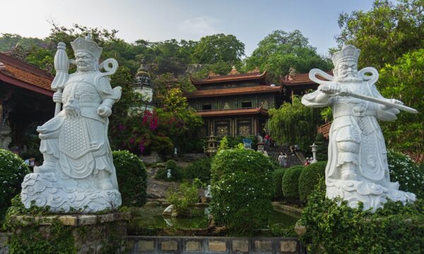 Hang-Pagoda-Sam-Mountain