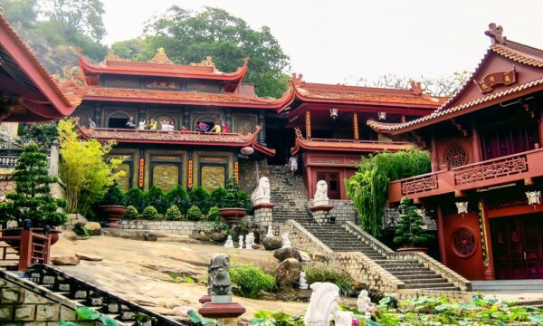Hang-Pagoda-on-Sam-Mountain