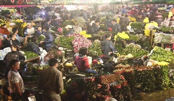Quang Ba Flower Market