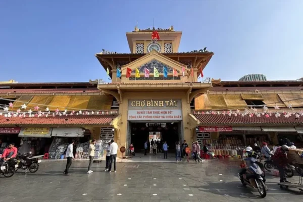 Binh Tay Market