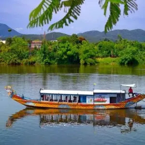 Hue-Dragon-Boat-Trip