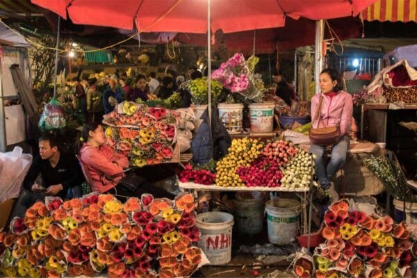 Quang Ba Night Flower Market Hanoi
