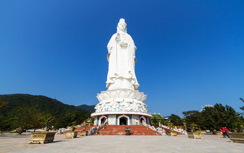 Standing Lady Buddha Temple