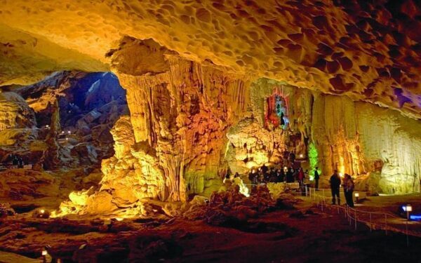 surprising-cave-halong-bay