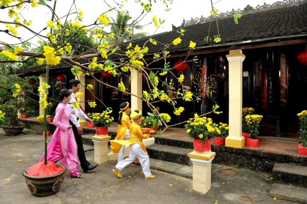 Travel in Vietnam during Tet