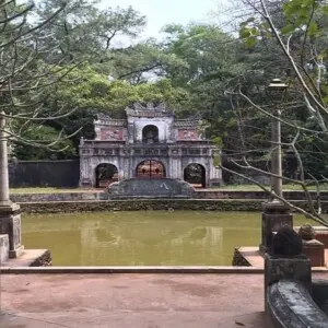 tu-hieu-pagoda-in-hue