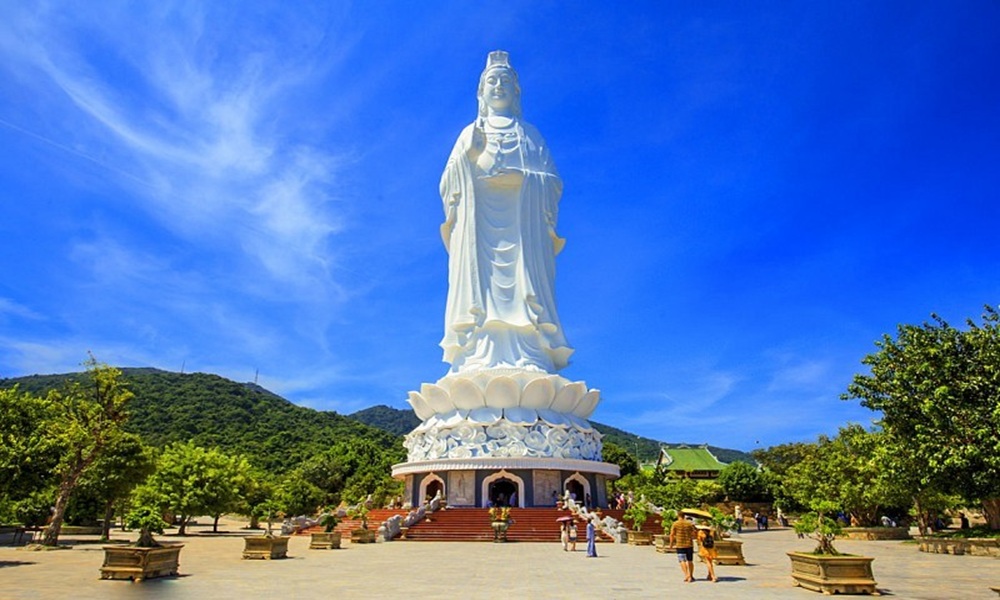 Lady-Buddha-Pagoda-Son-Tra
