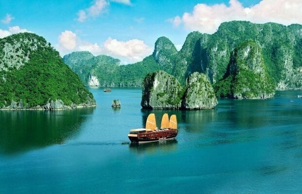 bai-tu-long-bay