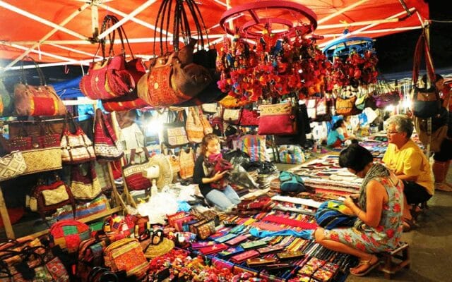 night-market-hanoi-old-quarter