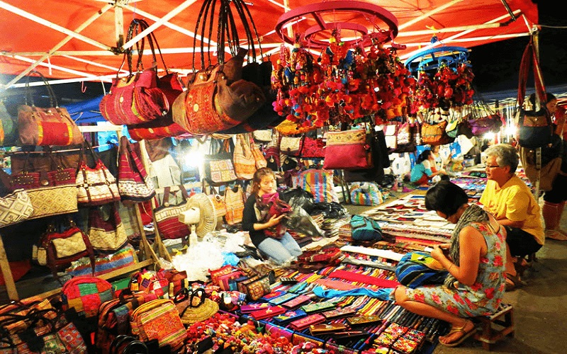 night-market-hanoi-old-quarter