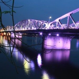 truong-tien-bridge
