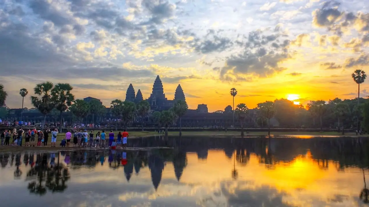 Angkor-Wat-Sunrise-Tour