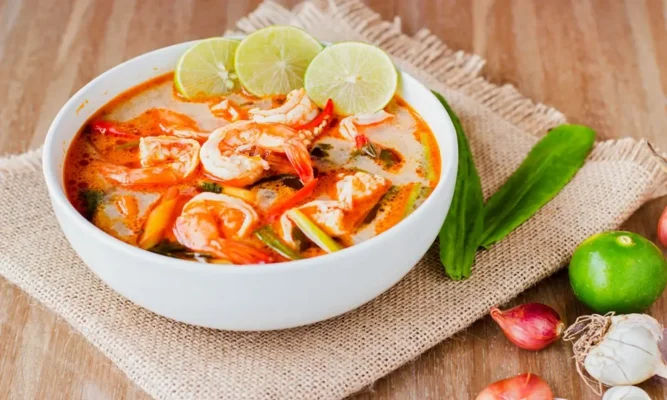 Best-Authentic-Local-Food-in-Thailand-Tom-Yum-Soup