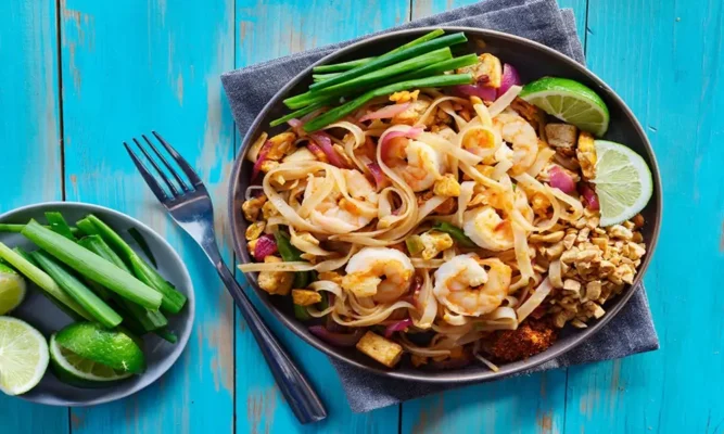 Pad-Thai-What-to-Eat-in-Thailand