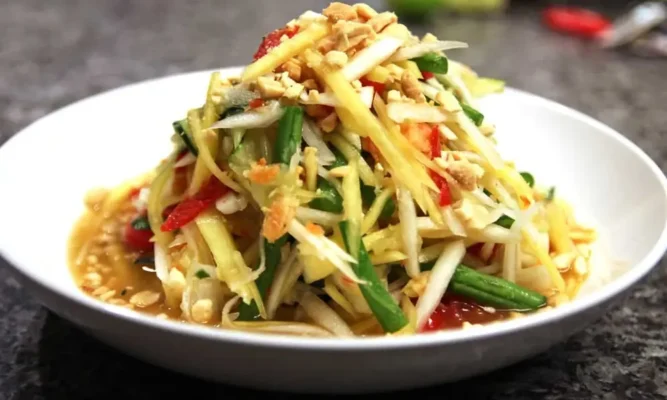 Som-Tam-Best-Street-Food-in-Thailand