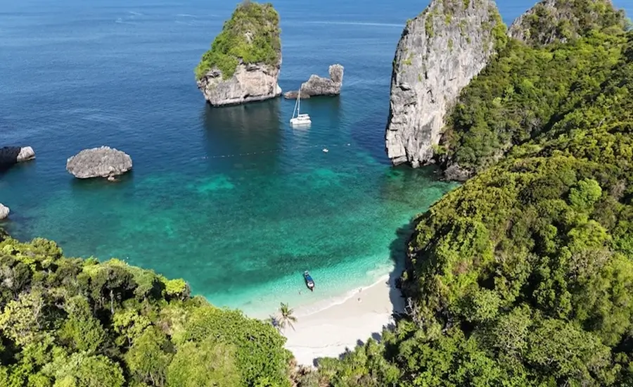 nui-beach-koh-phi-phi-don