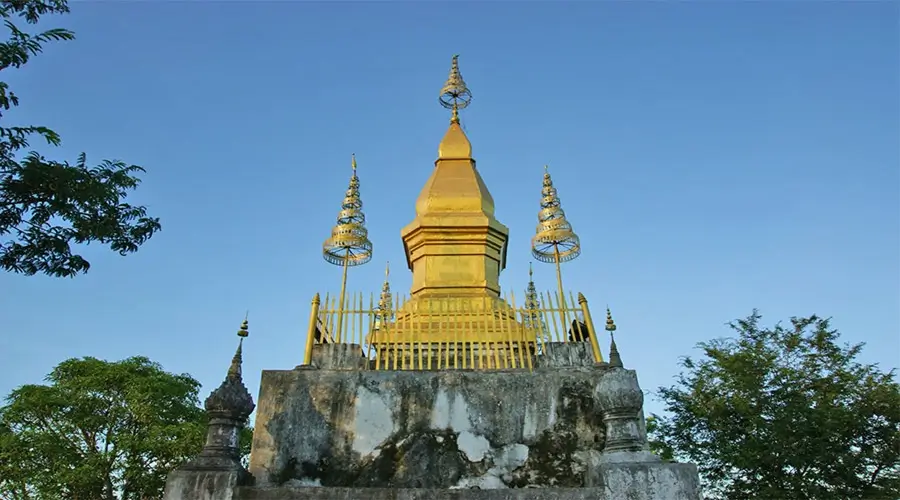 Mount-Phousi-Buddhist-temple
