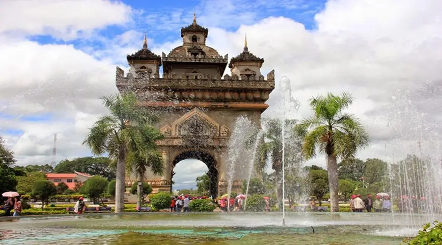 Patuxai-Victory-Monument